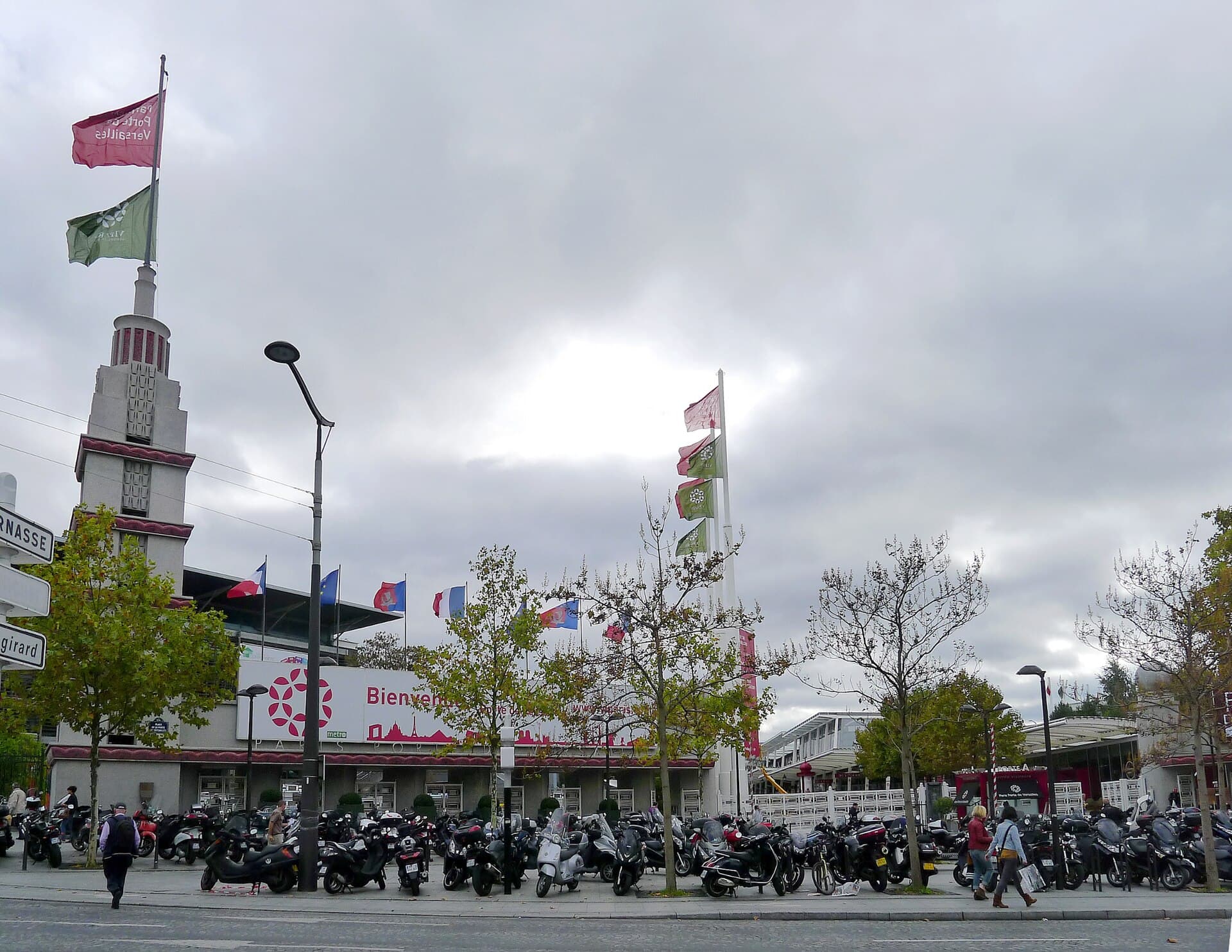 Entrée du parc des expositions de la Porte de Versailles à Paris